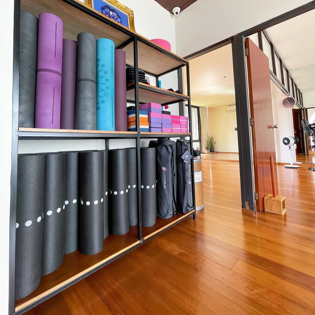 Bird of Yoga - Photo 3